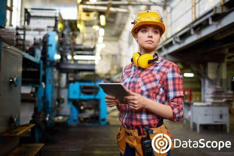 mujer en intalaci&oacute;n