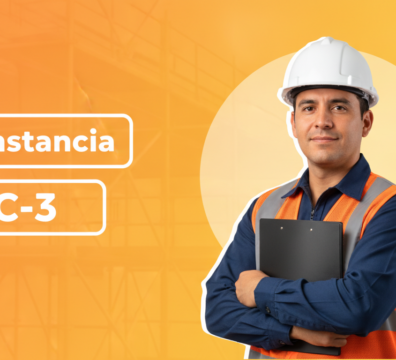 Instructor de capacitación entregando la constancia DC-3 en un centro de trabajo