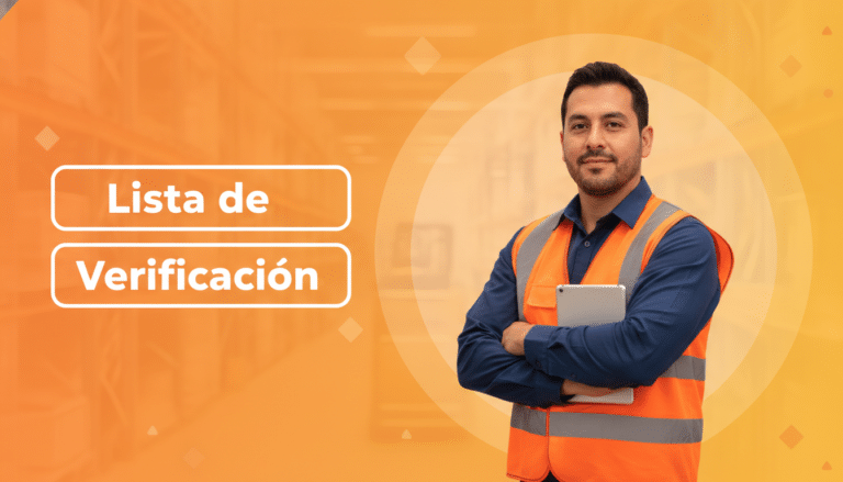 Supervisor completando una lista de verificación en bodega desde una tablet