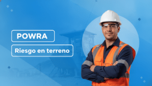 Supervisor de seguridad minera con casco blanco, lentes de seguridad y chaleco reflectante, junto a los rótulos POWRA y Riesgo en terreno